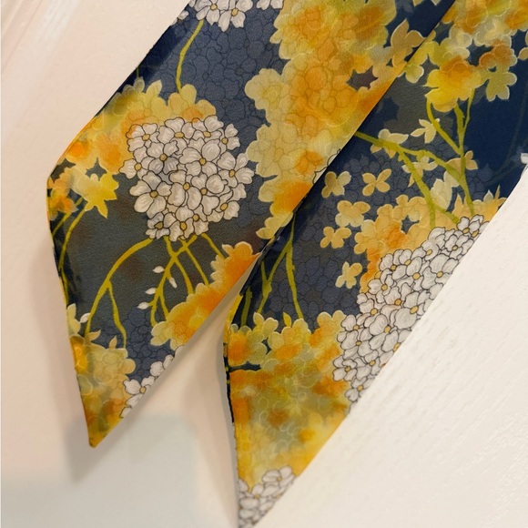 VTG 60s 70s Cathy 1000 Oaks California Blue Yellow Floral
Scarf Tie - Picture 5 of 9